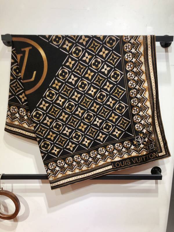 Louis Vuitton Scarf LVC00554